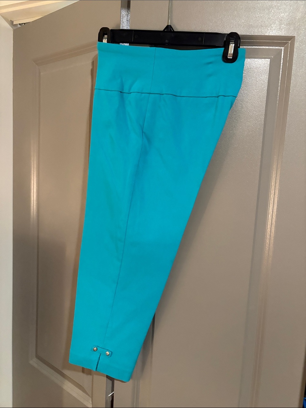 Bright Teal Women's Capri Pants - Sleek Pull-On Style